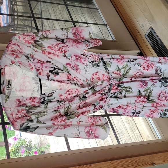 Show me your Mumu Brie White Pink Floral Tie Sz. OS Robe - Picture 4 of 10
